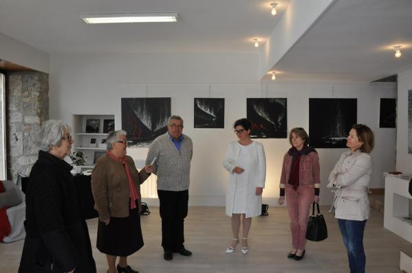 06 l adjointe maire colette grossetete verena von lichtenberg die malerin aus paris und anne catherine loisier senateur maire der bourgogne eine ausstellung musee pompon