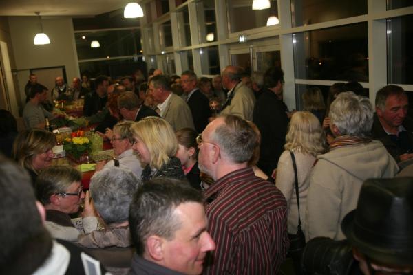 08 die vernissage der ausstellung lumiere australe der malerin verena von lichtenberg