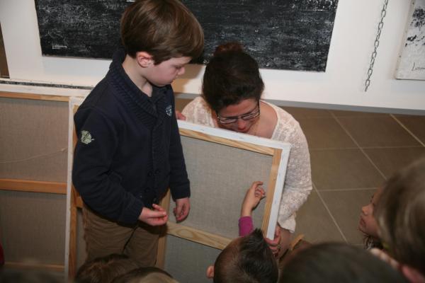 15 l artiste peintre verena von lichtenberg et l exposition d art lumiere australe avec les enfants des ecoles