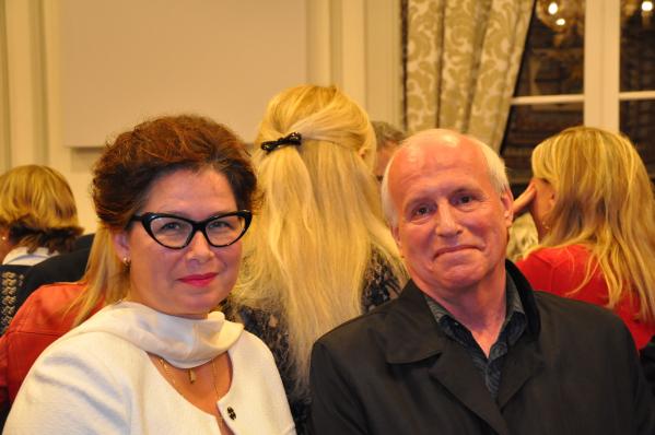 17 l artiste peintre verena von lichtenberg et michel canal adjoint au maire chatenay malabry une exposition d art et de peinture