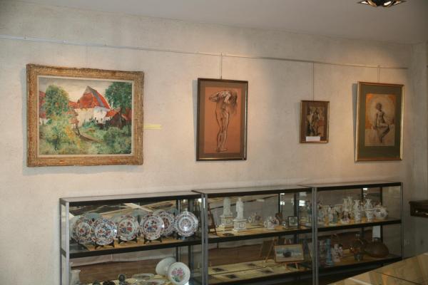 maurice langaskens and the painter verena von lichtenberg in brugge at the erasmus s utopia art gallery