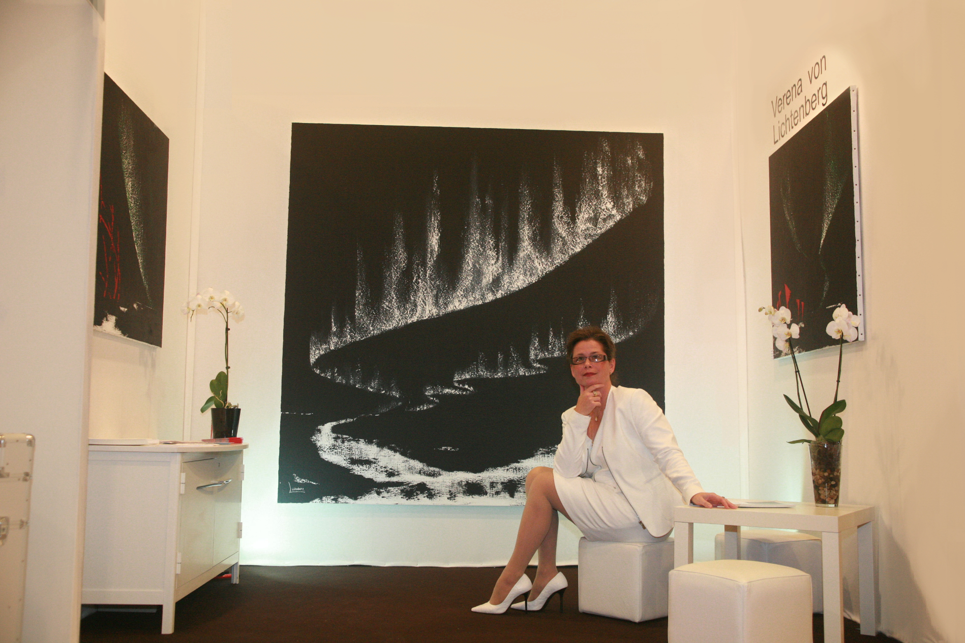 Au louvre a paris une exposition d art et de einture les tableaux et oeuvres de l artiste peintre verena von lichtenberg