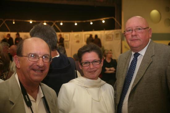 danial-colin-verena-von-lichtenberg-artiste-peintre-et-jean-pierre-beguin-adjoint-au-maire.jpg