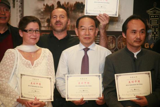 han-yuchen-verena-von-lichtenberg-et-shiben-chen-les-artistes-peintres-a-l-exposition-belle-la-chine-au-louvre-a-paris.jpg