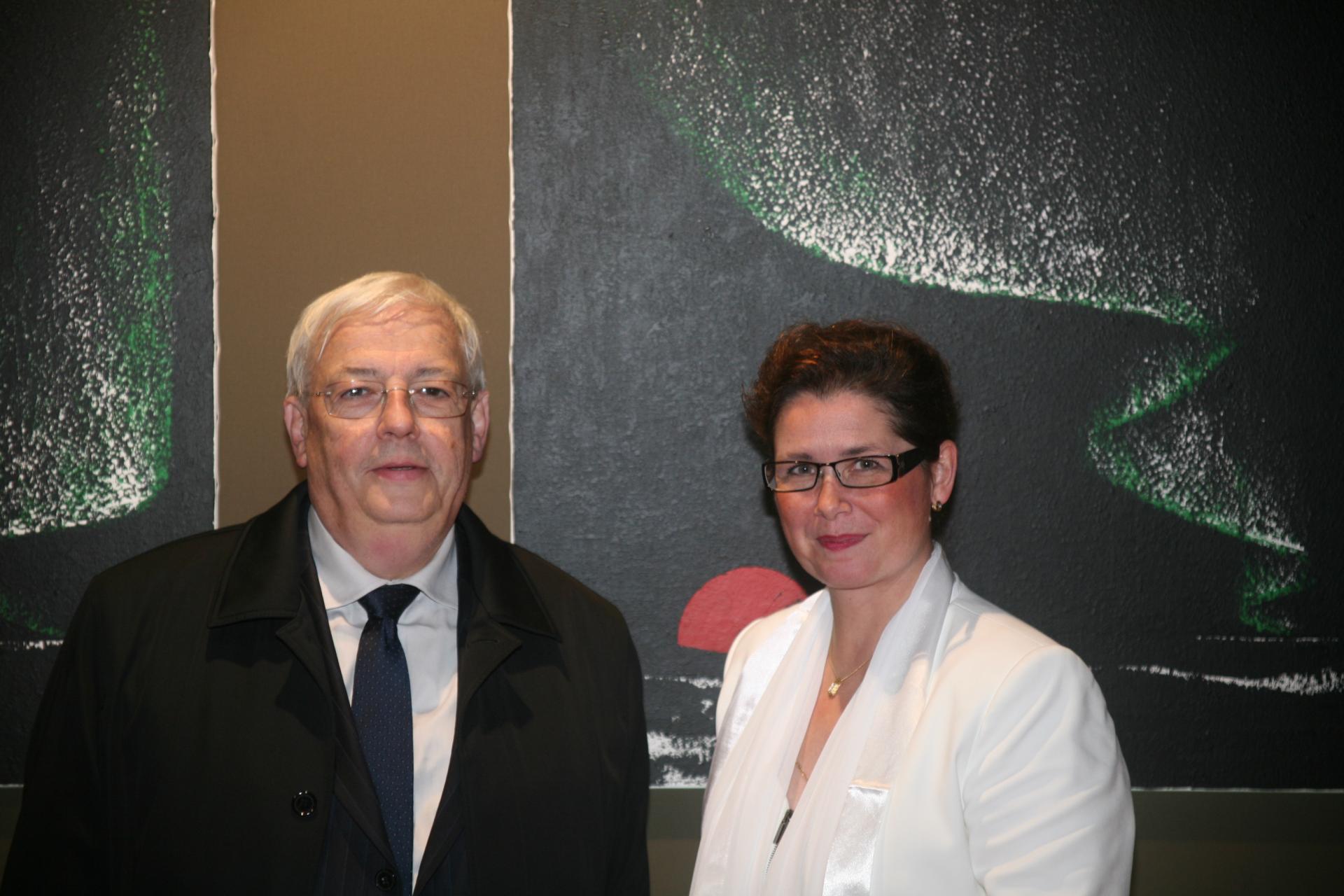 Jean pierre pluyaud adjoint au maire de montigny et vice president de la communaute d aglomeration avec l artiste peintre verena von lichtenberg