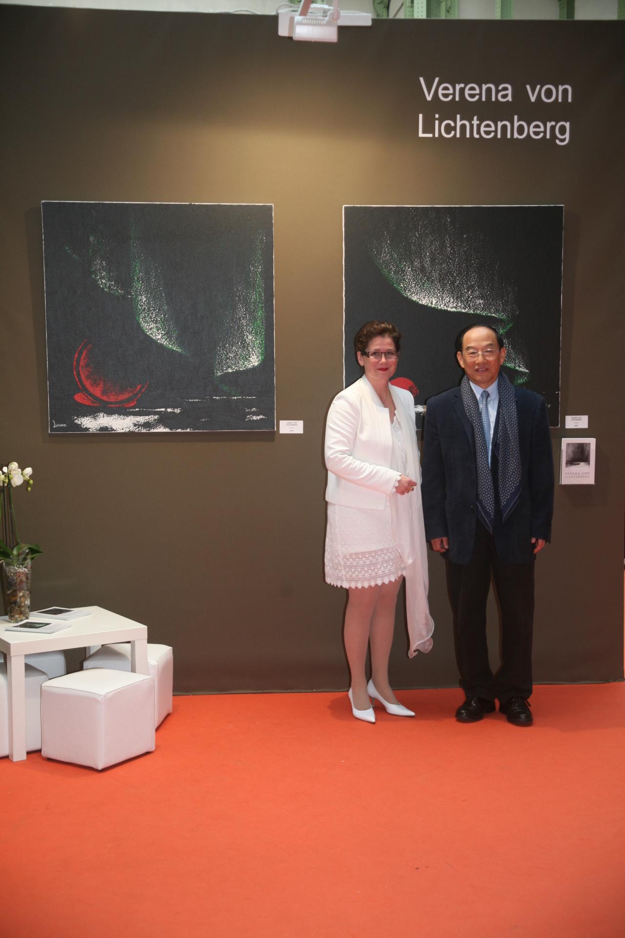 Verena von lichtenberg artiste peintre et han yuchen depute de l assemble populaire de chine membre honnoraire du comite d art de peinture